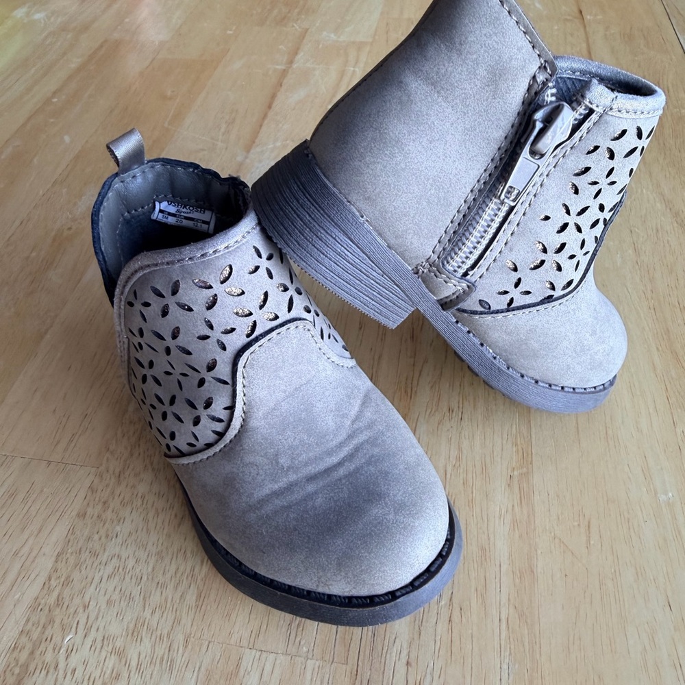 OshKosh B’gosh Toddler Taupe Ankle Boots Size 5